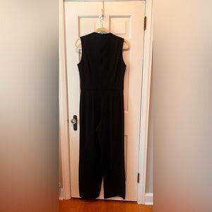 Beautiful jumpsuit💕 Tahari V-neck black jumpsuit.  Size 8 NWT